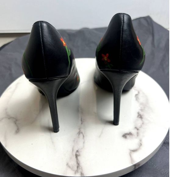 Charles by Charles David Painted Pumps SZ 8.5P Pre-Owned - Picture 6 of 8